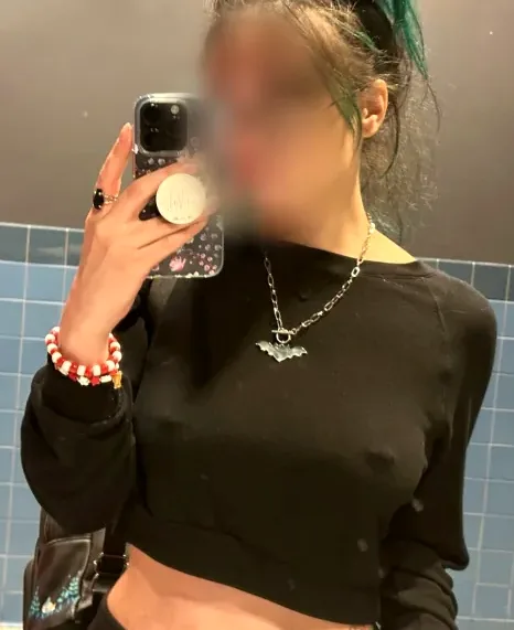 Amina, 28