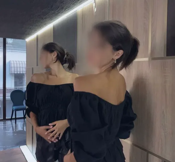 Andrea, 33