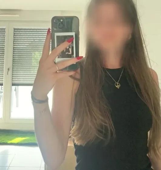 Astrid, 27