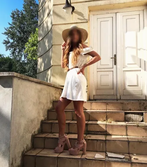 Charlotte, 36
