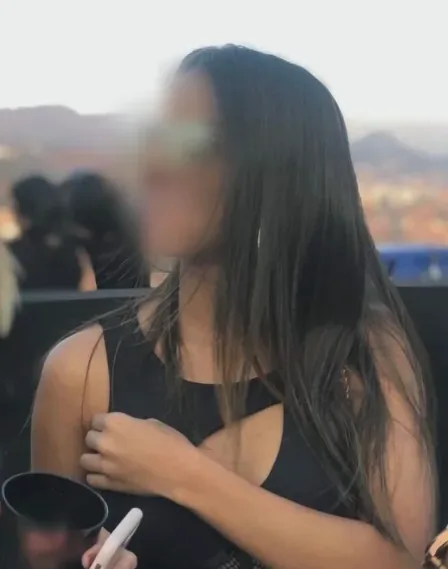 Ella, 23