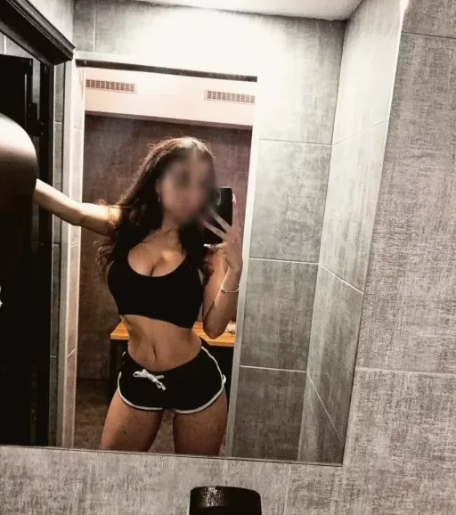 Ellie, 31