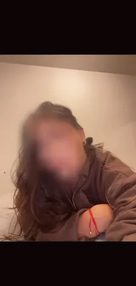 Malou, 24